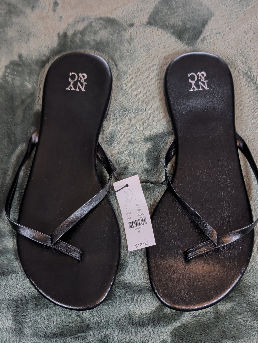 New York & Company Black Minimalist Toe-Loop Sandals